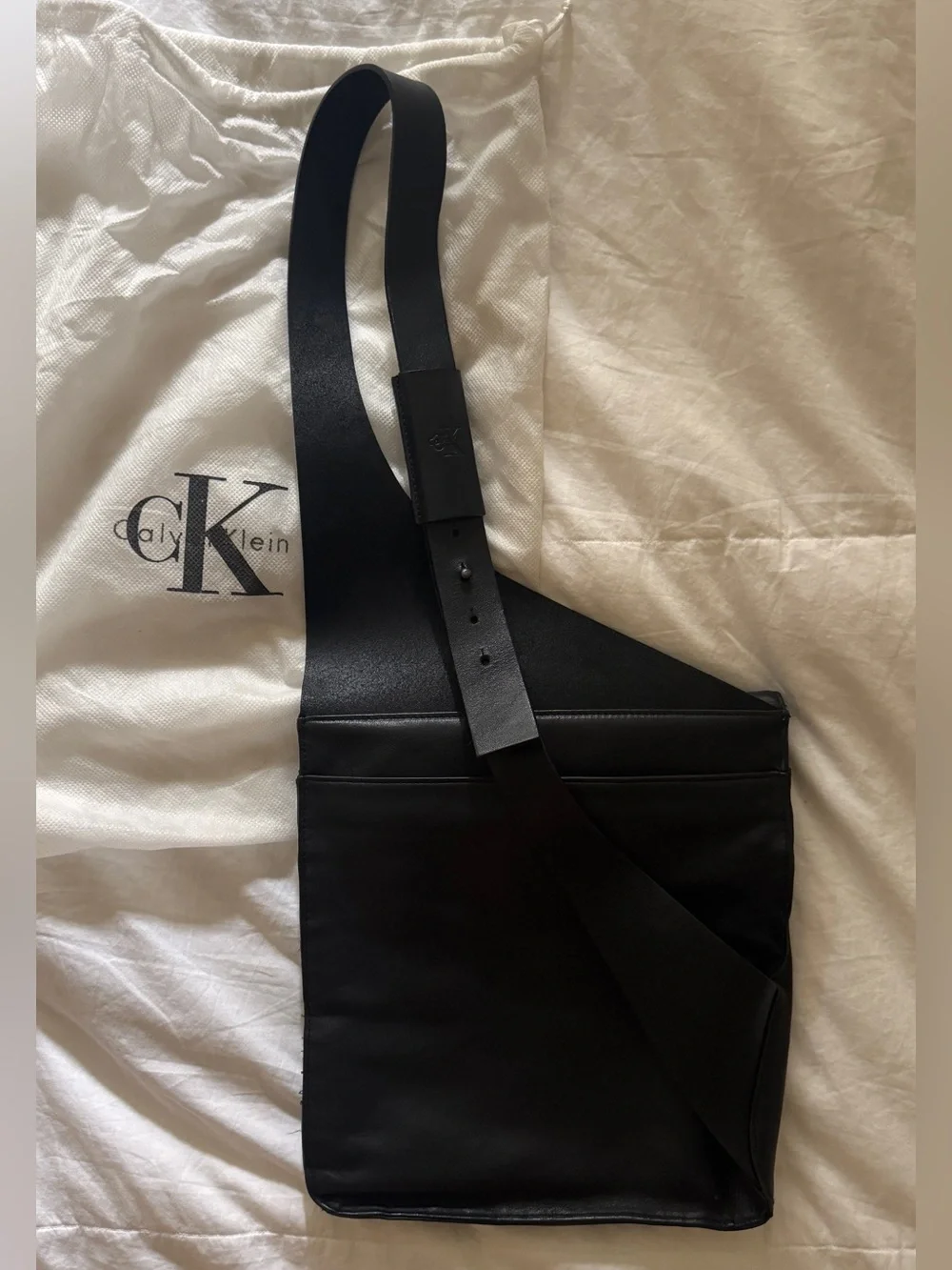 Y2K Calvin Klein Unisex Black Leather Asymmetric Sling Crossbody Bag EUC